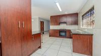 Kitchen - 14 square meters of property in Honeydew Manor