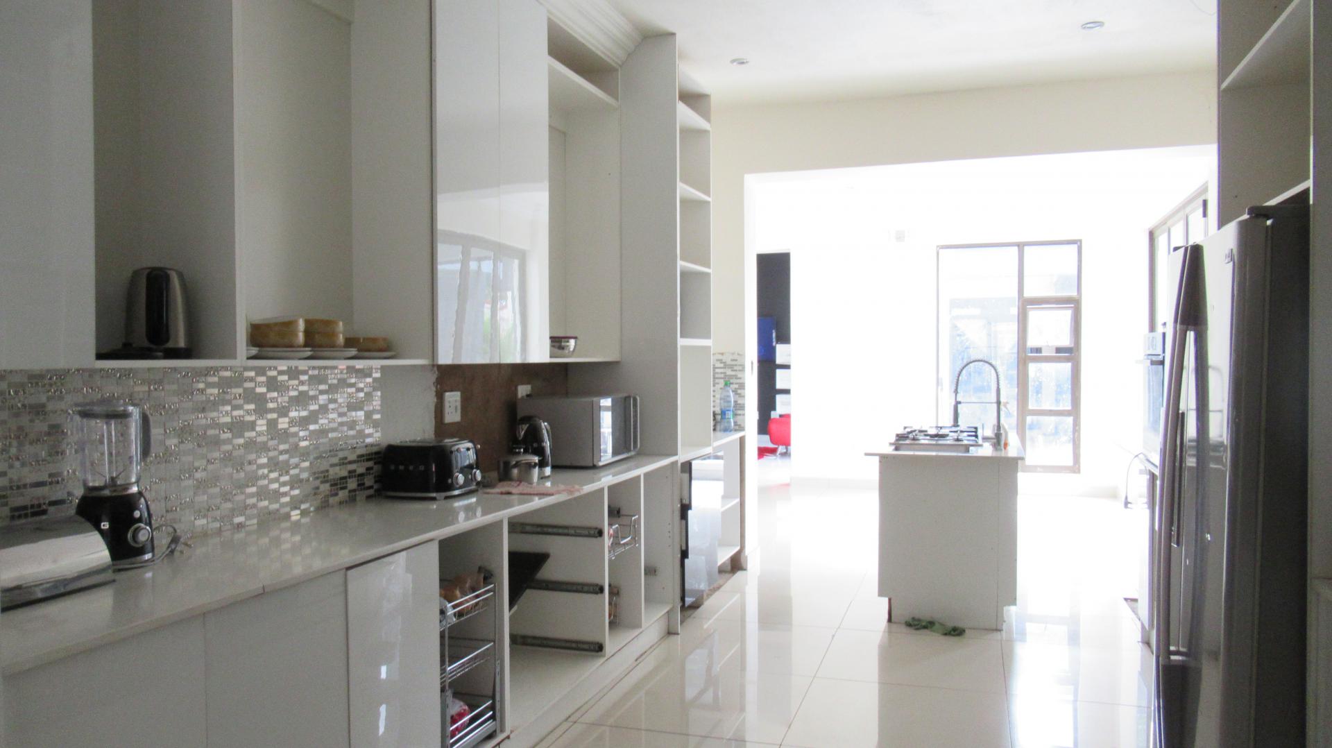 Kitchen - 26 square meters of property in Waterkloof Estates