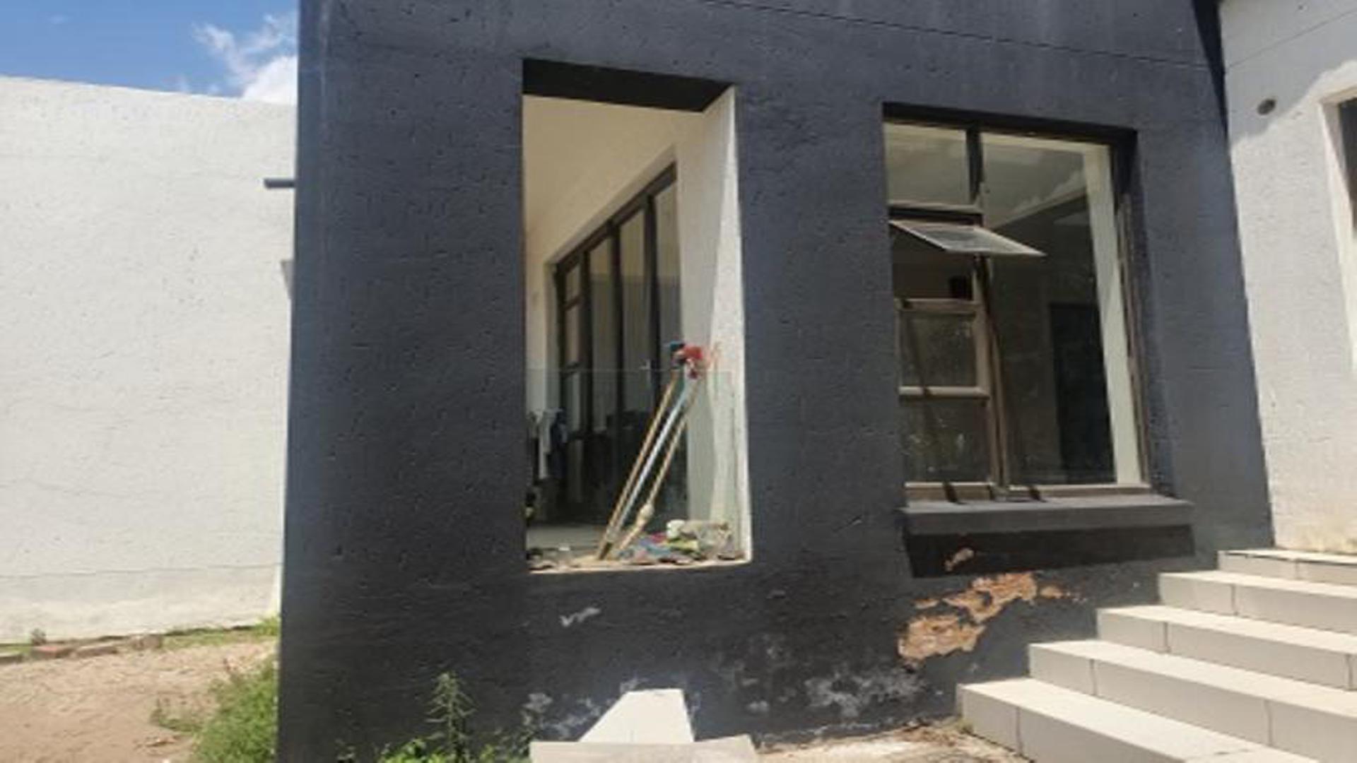 Backyard of property in Waterkloof Estates