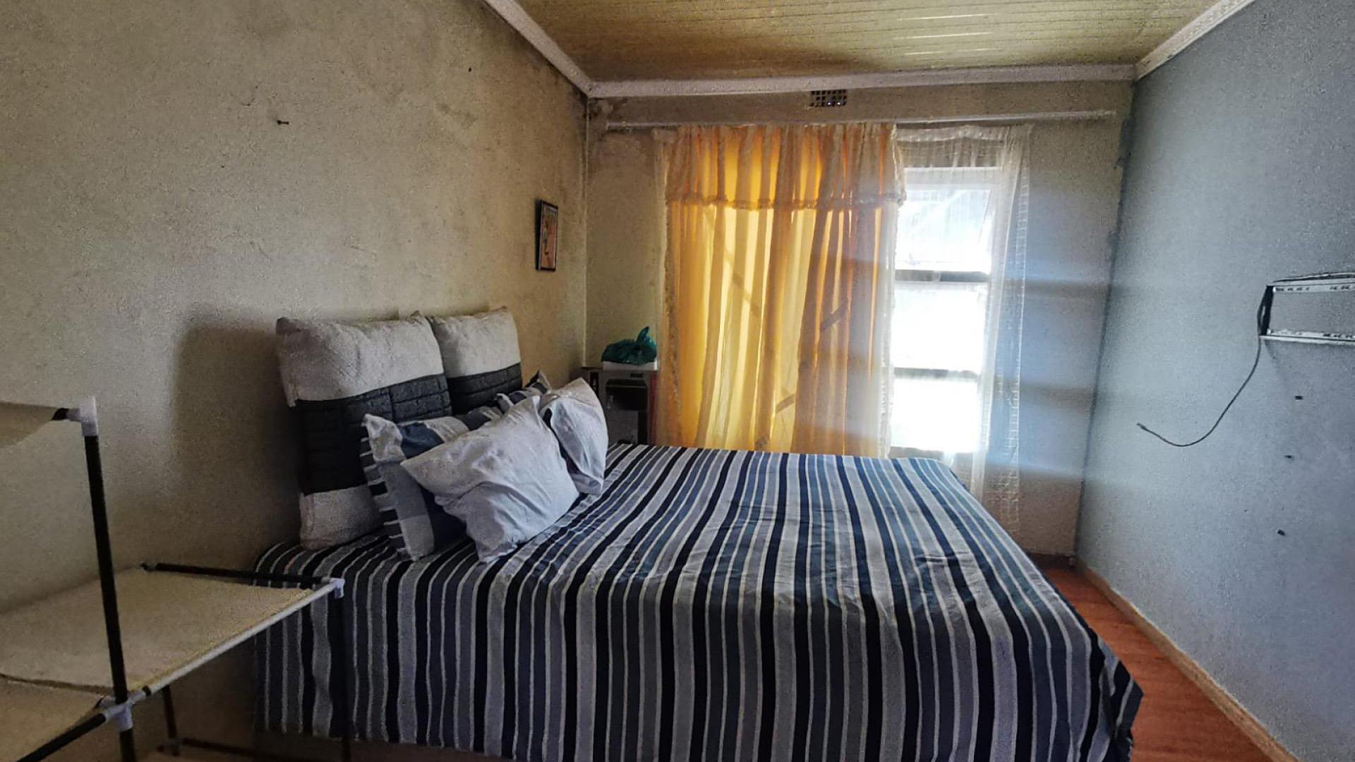 Bed Room 1 of property in Motherwell