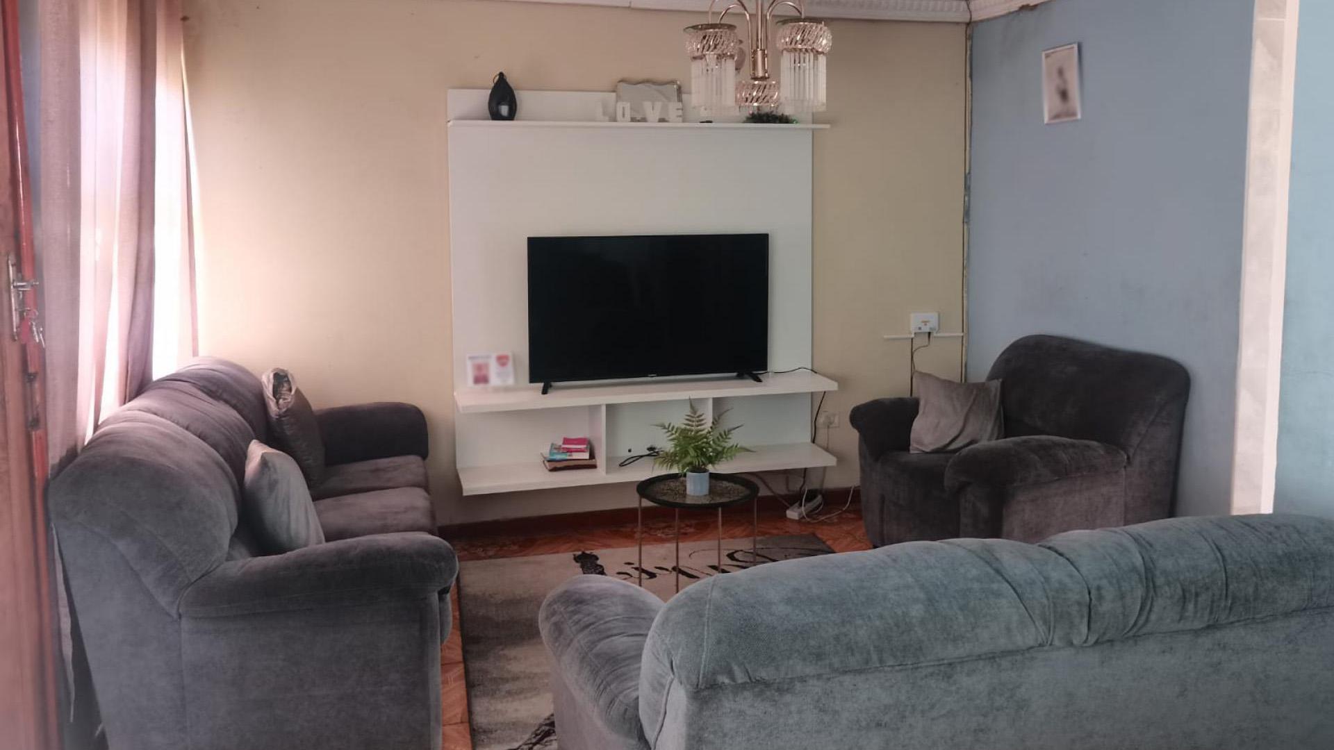 Lounges of property in Motherwell