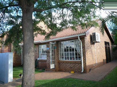 2 Bedroom Cluster for Sale For Sale in Zwartkop - Home Sell - MR37425