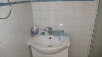 Main Bathroom - 2 square meters of property in Silverfields