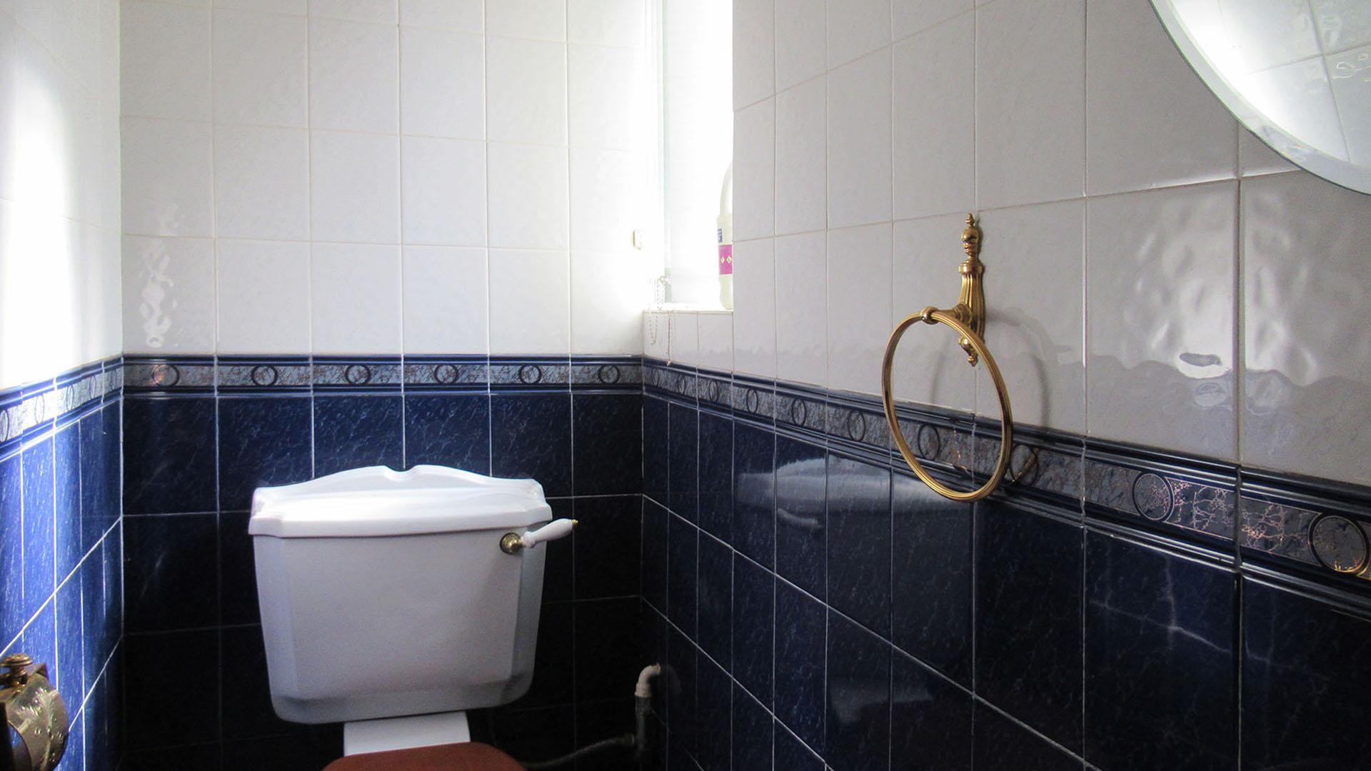 Guest Toilet - 3 square meters of property in Kloofendal
