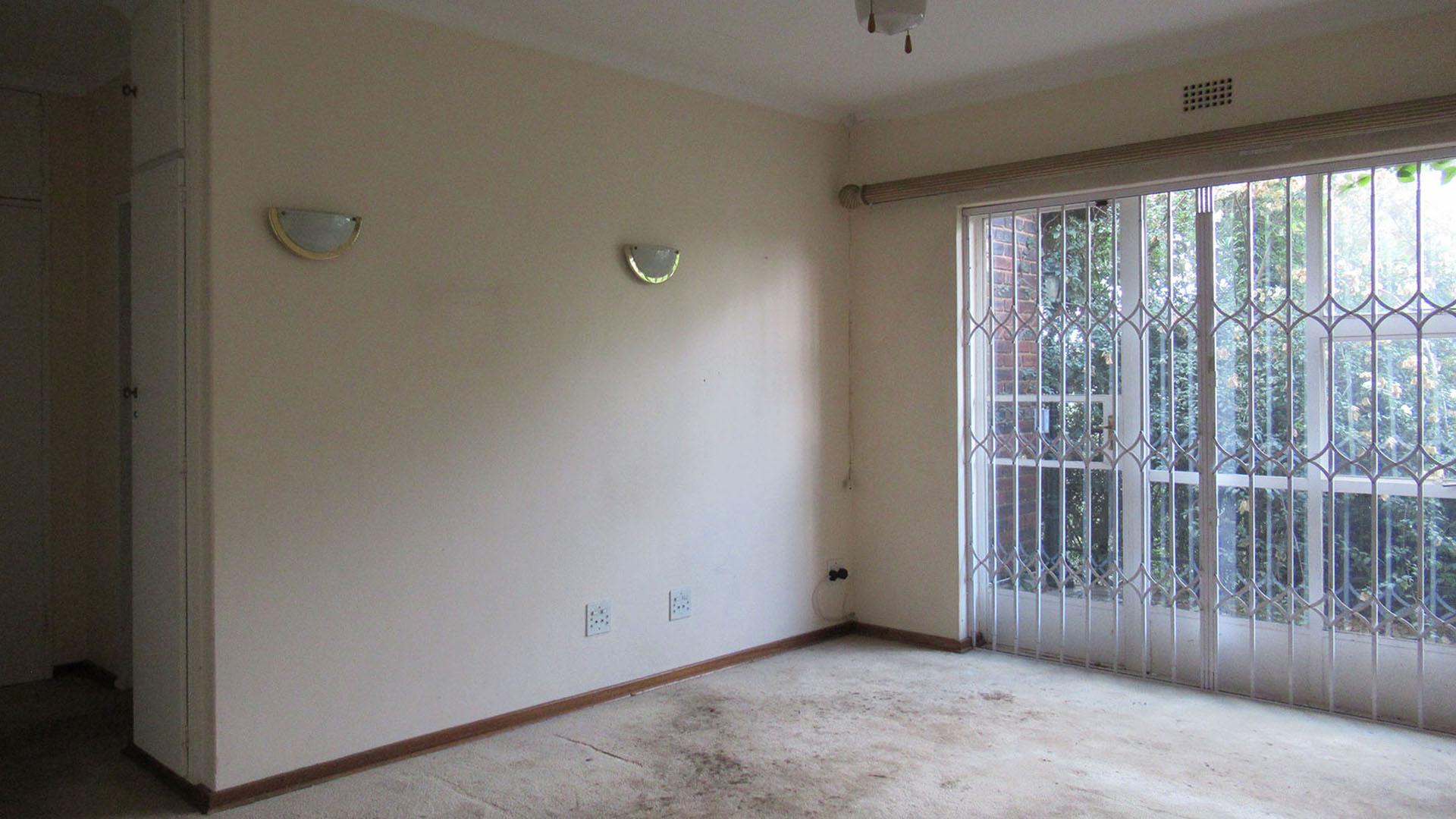 Main Bedroom - 29 square meters of property in Kloofendal
