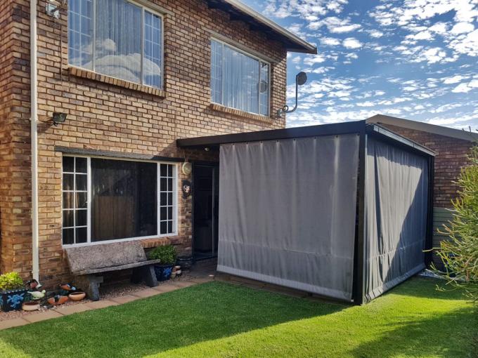 3 Bedroom Duplex for Sale For Sale in Rooihuiskraal - MR375527