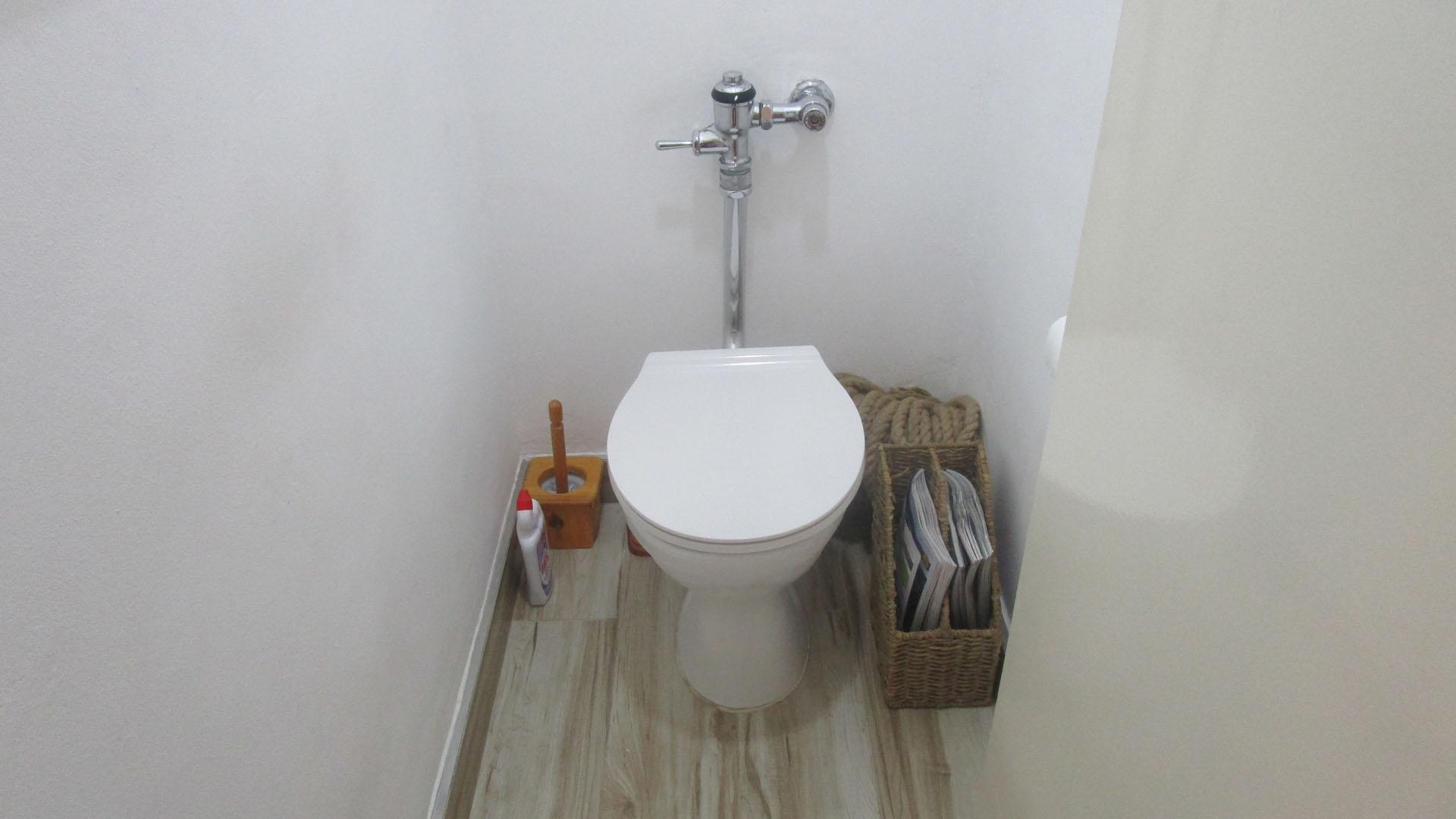 Main Bathroom - 4 square meters of property in Bedfordview