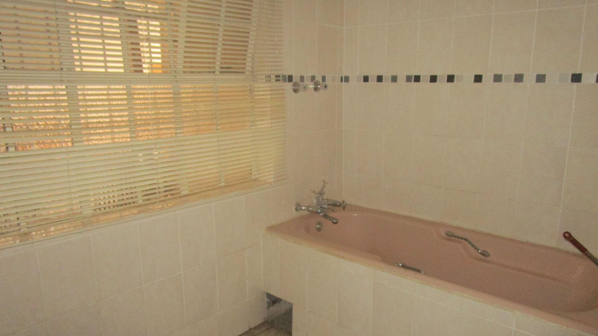 Bathroom 1 - 19 square meters of property in Walkerville