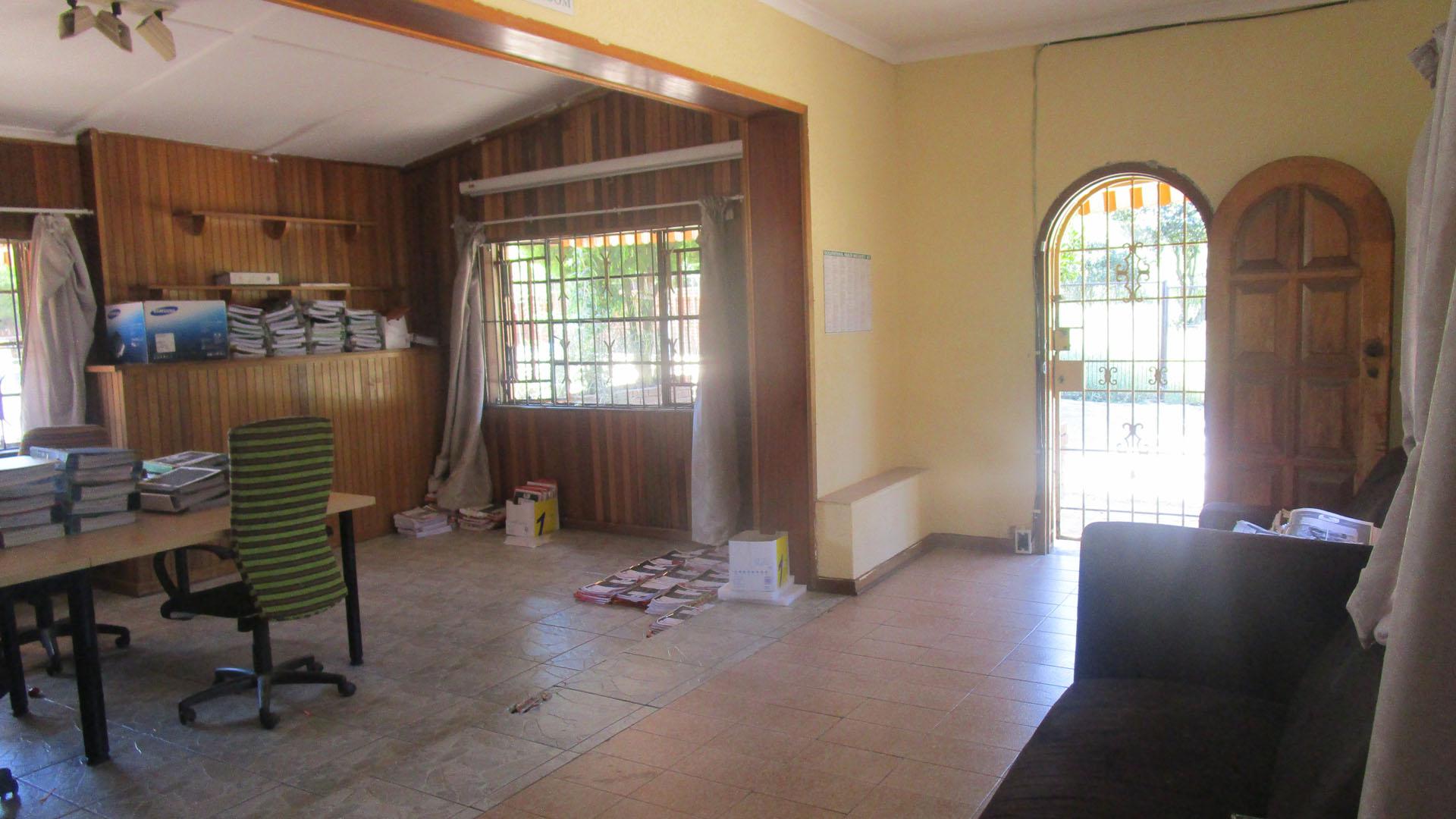 Spaces - 51 square meters of property in Walkerville