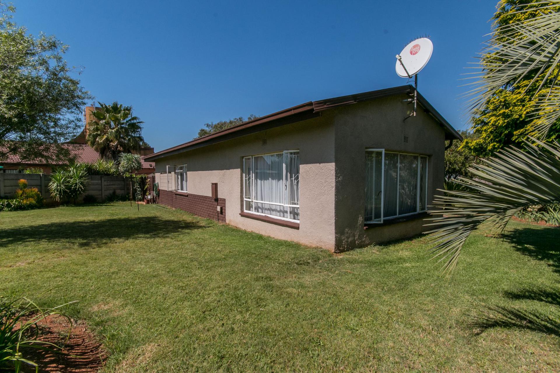 4 Bedroom House for Sale For Sale in Witpoortjie MR376323