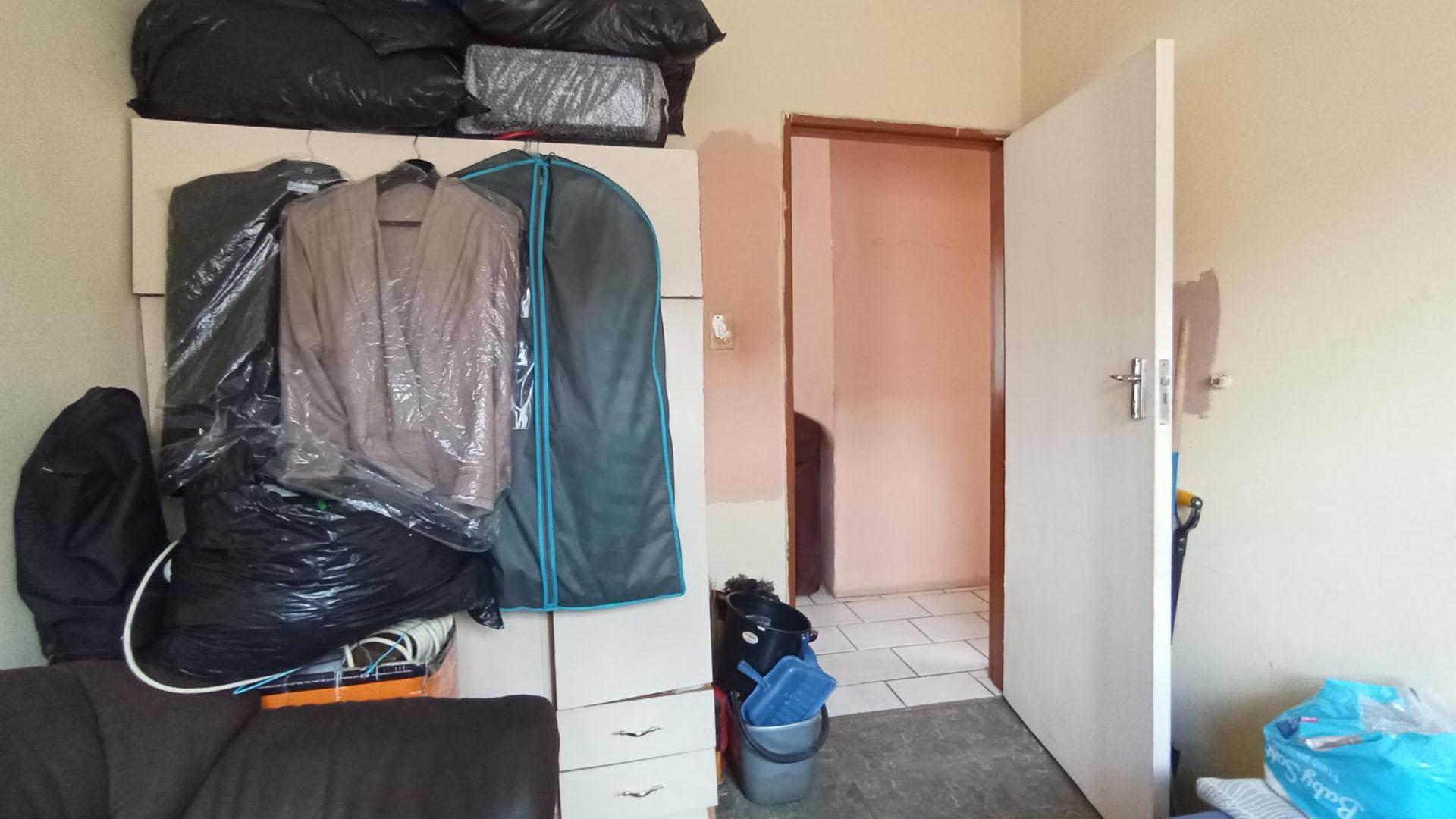 Bed Room 1 - 8 square meters of property in Midrand