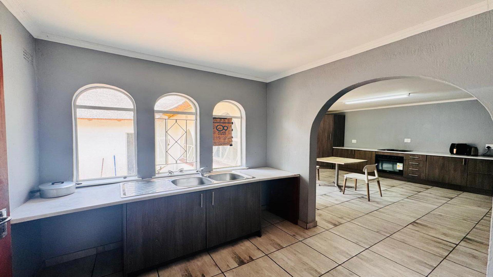 Kitchen - 34 square meters of property in President Park A.H.