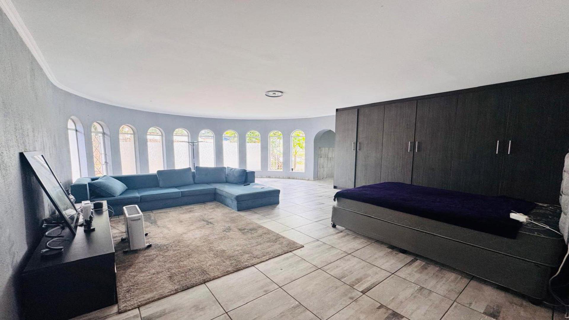 Entertainment of property in President Park A.H.