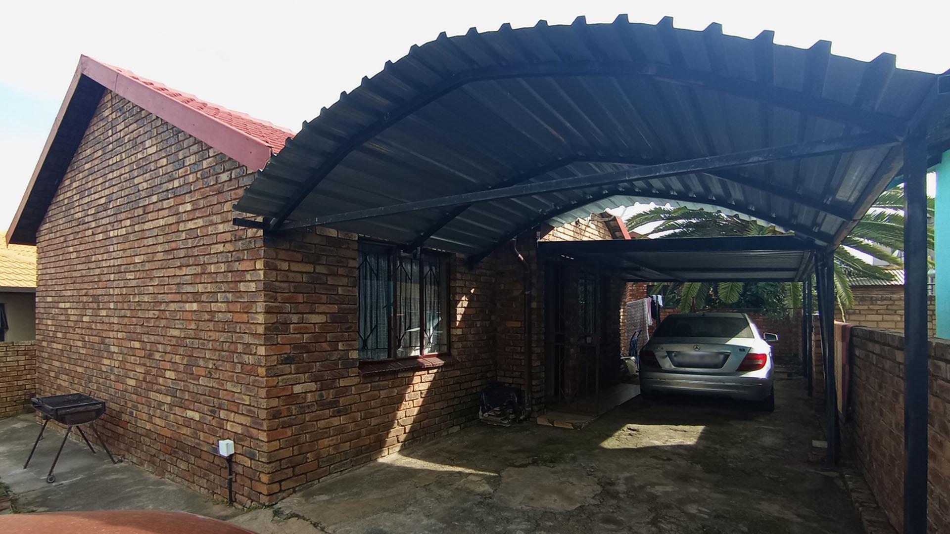 Front View of property in Philip Nel Park
