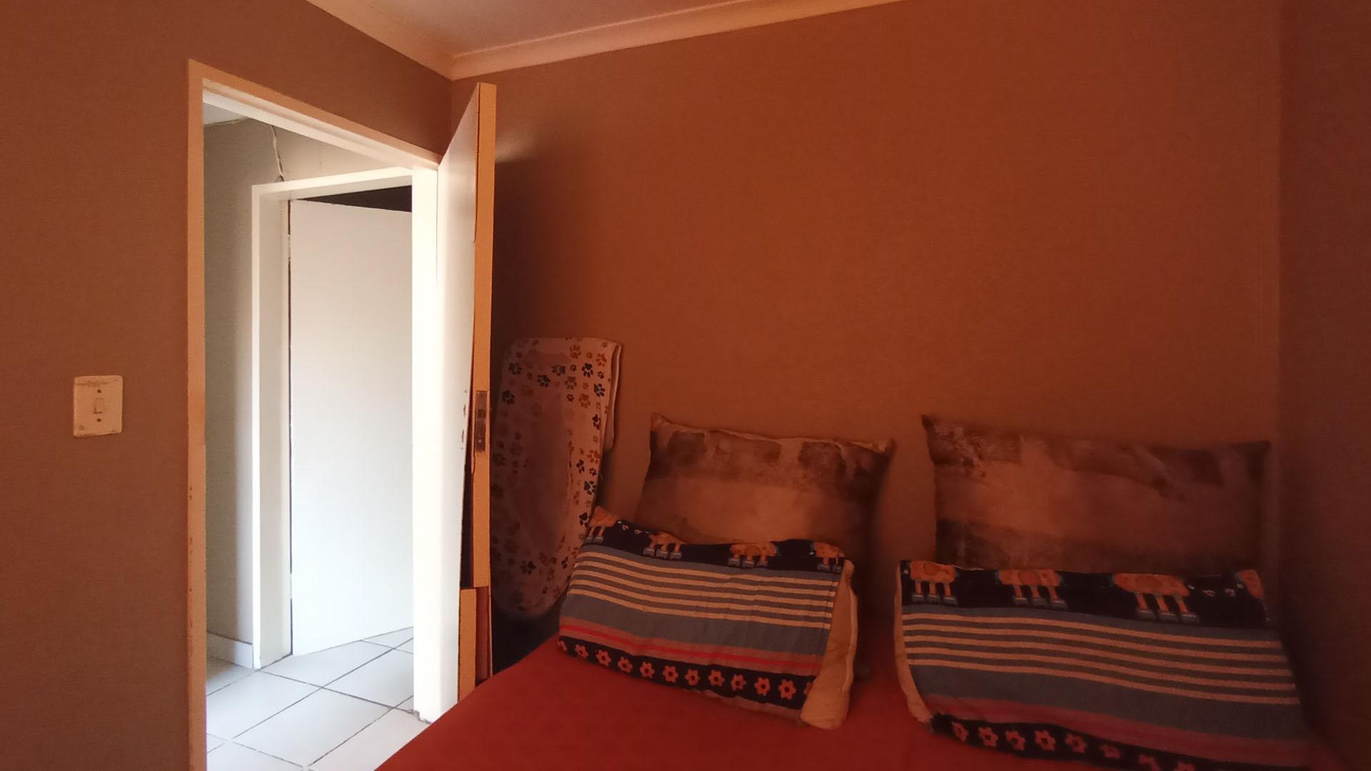 Bed Room 1 - 7 square meters of property in Philip Nel Park