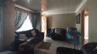 Lounges - 18 square meters of property in Philip Nel Park