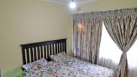 Bed Room 1 - 12 square meters of property in Amanzimtoti 