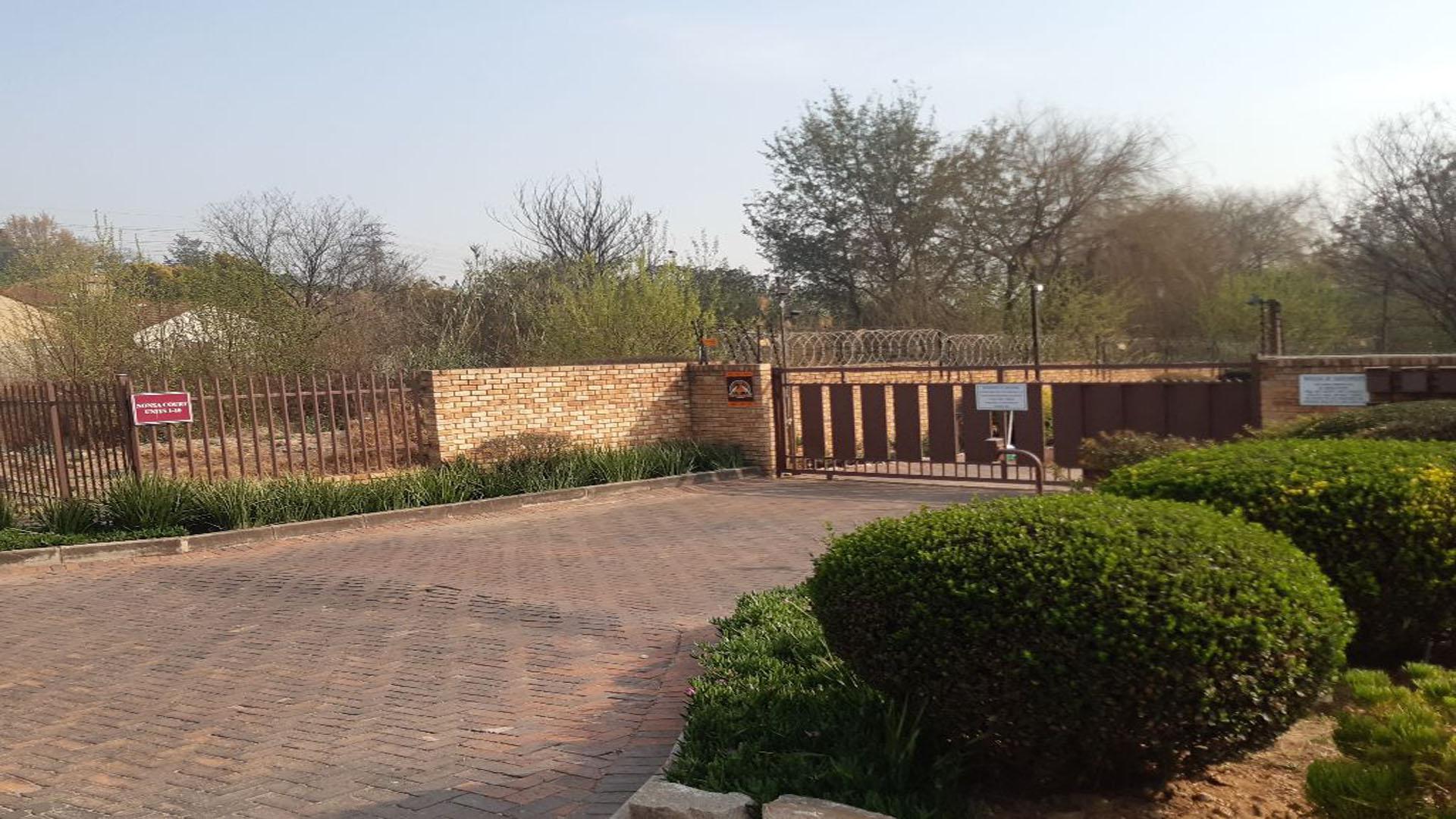 Front View of property in Johannesburg North