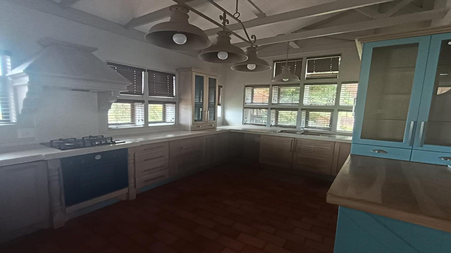 Kitchen of property in Trafalgar