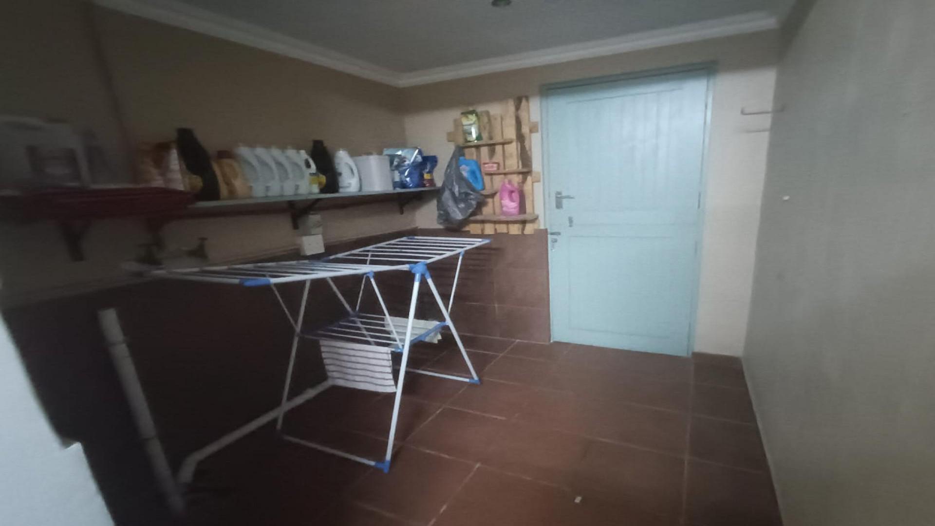 Spaces of property in Trafalgar