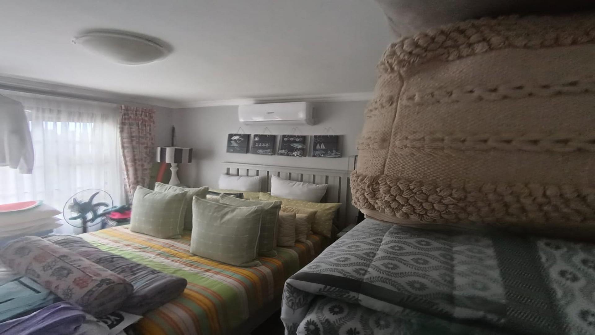 Main Bedroom of property in Trafalgar