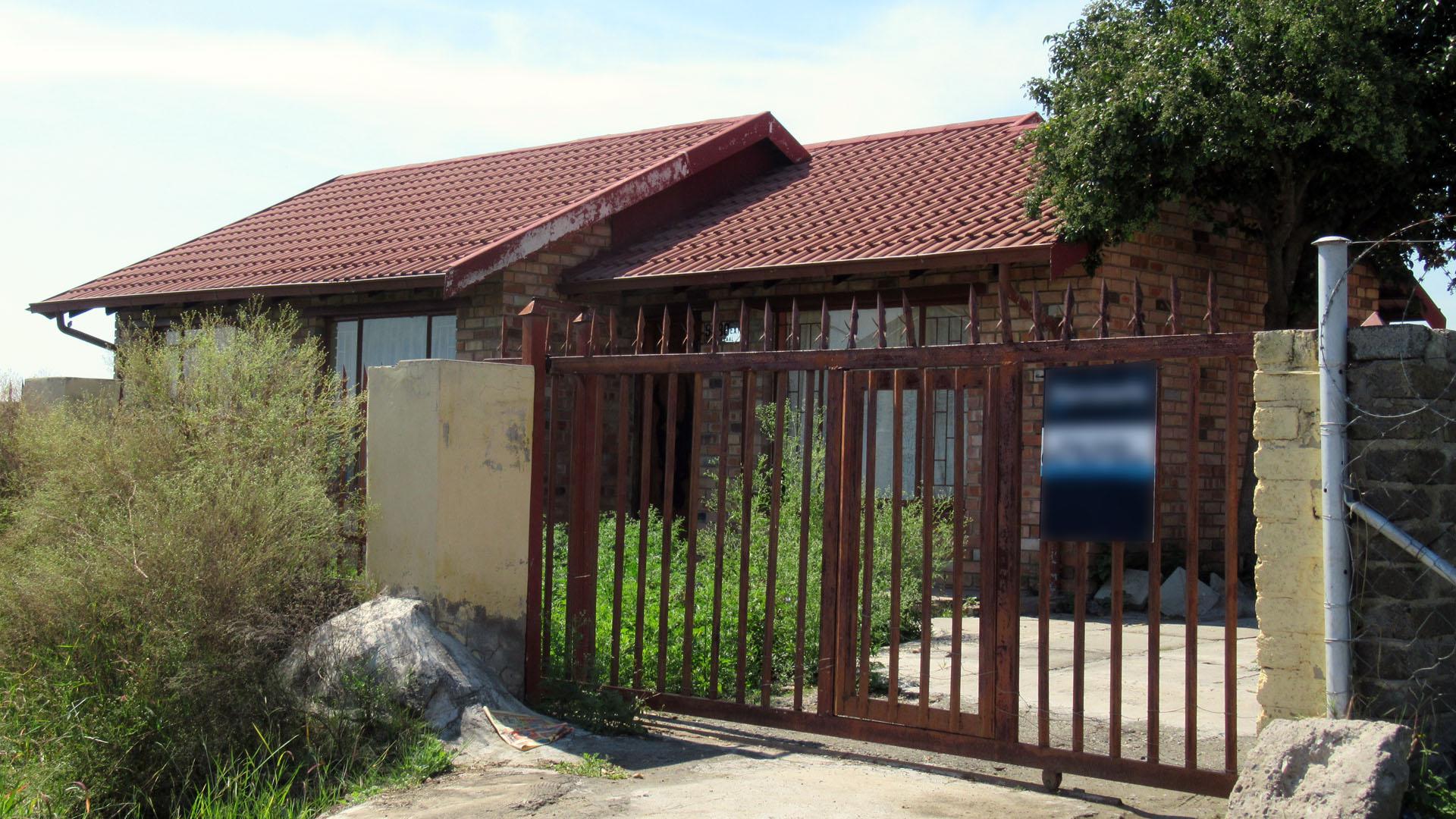 Front View of property in Boitekong