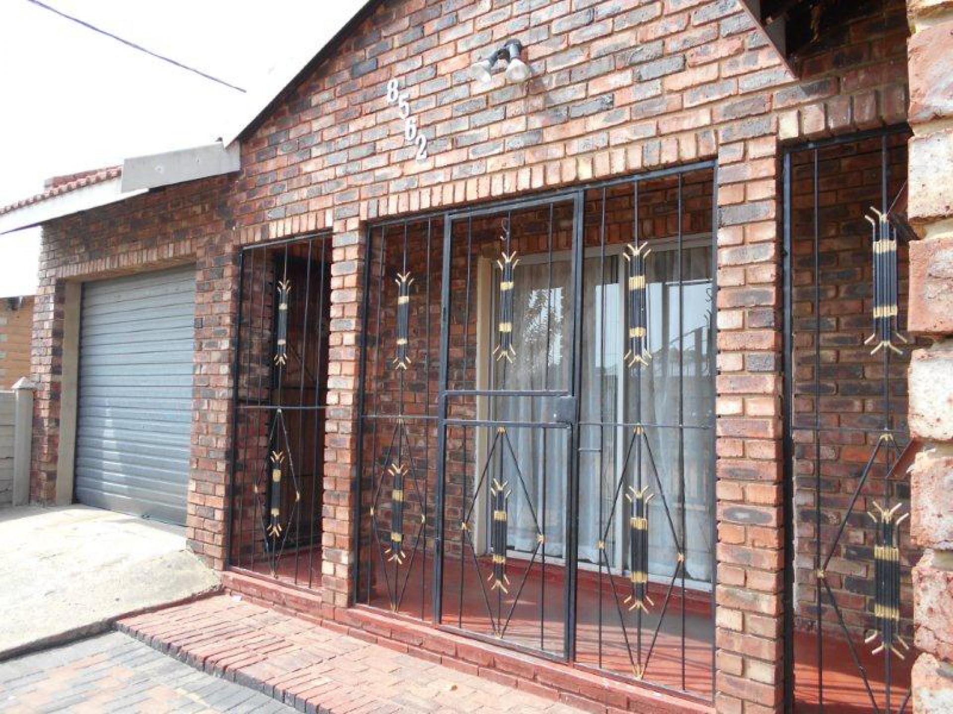 Front View of property in Zamdela