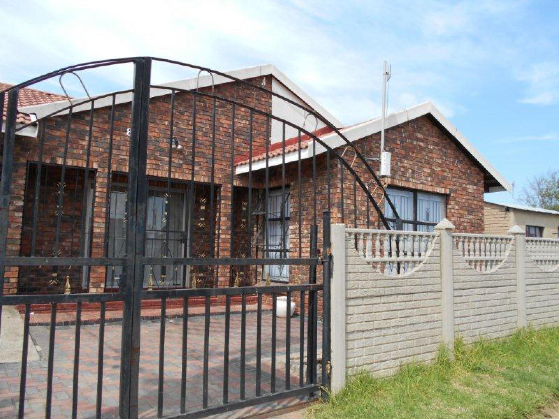 Front View of property in Zamdela
