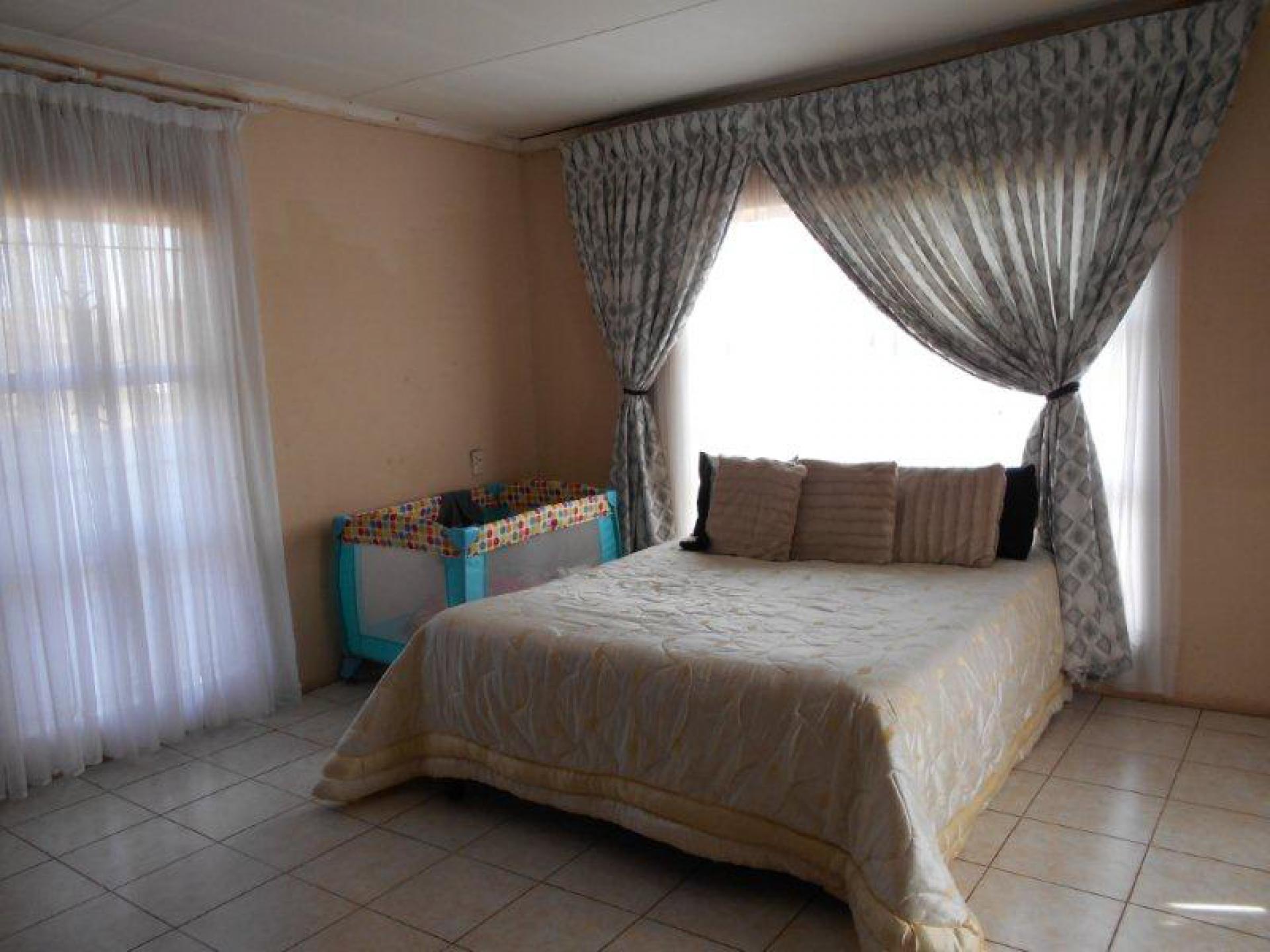 Main Bedroom of property in Zamdela