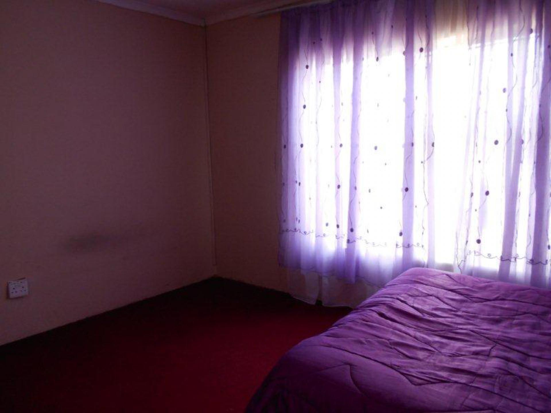 Bed Room 1 of property in Zamdela