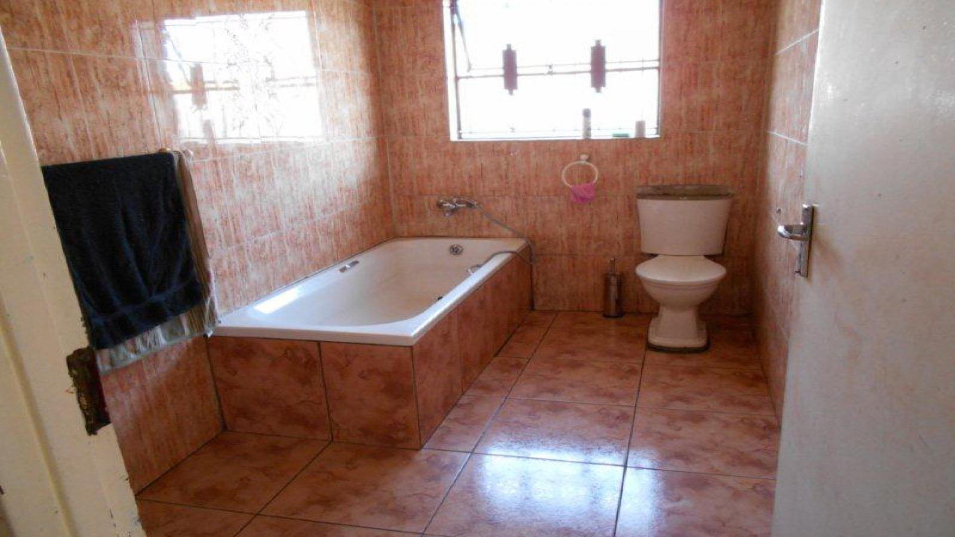 Bathroom 1 of property in Zamdela