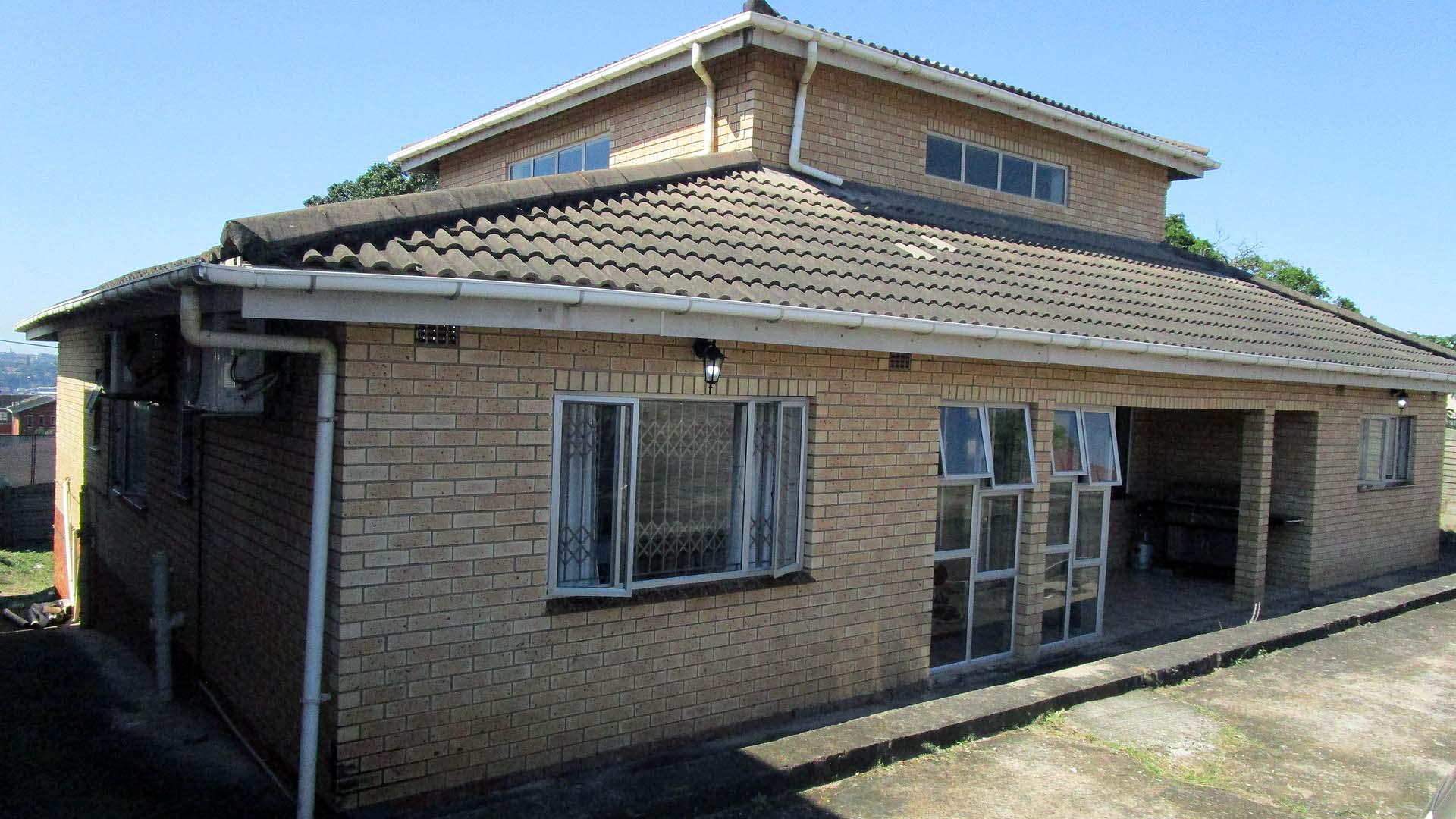 Front View of property in Montclair (Dbn)