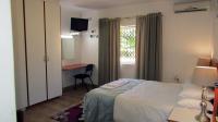 Main Bedroom - 34 square meters of property in Montclair (Dbn)