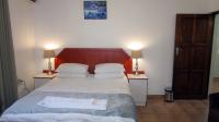 Main Bedroom - 34 square meters of property in Montclair (Dbn)