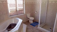 Main Bathroom - 16 square meters of property in Montclair (Dbn)