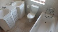 Main Bathroom - 9 square meters of property in Kleinmond