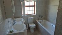 Main Bathroom - 9 square meters of property in Kleinmond