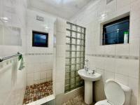 Main Bathroom - 5 square meters of property in Amanzimtoti 