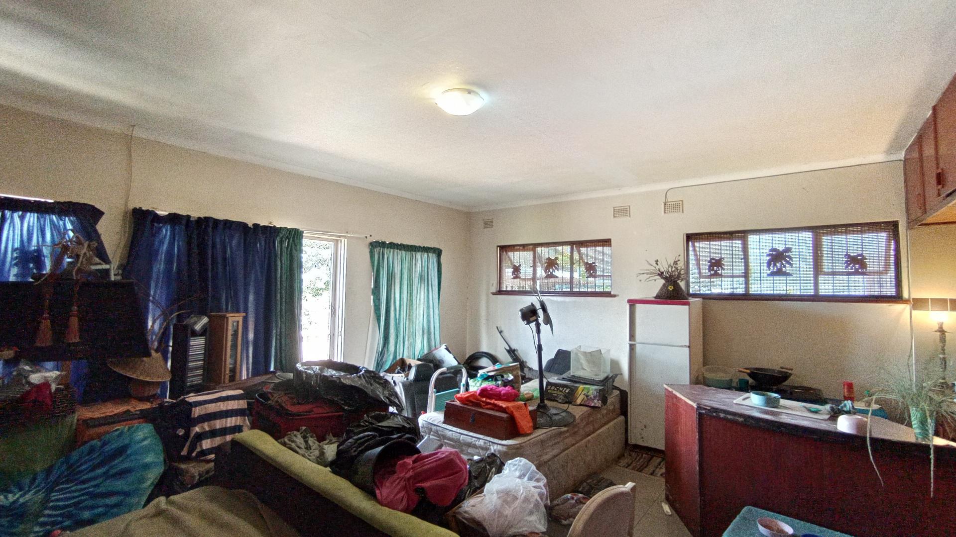Bed Room 1 - 38 square meters of property in Grantham Park