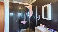 Bathroom 3+ - 21 square meters of property in Grantham Park