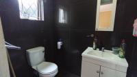 Bathroom 2 - 5 square meters of property in Grantham Park