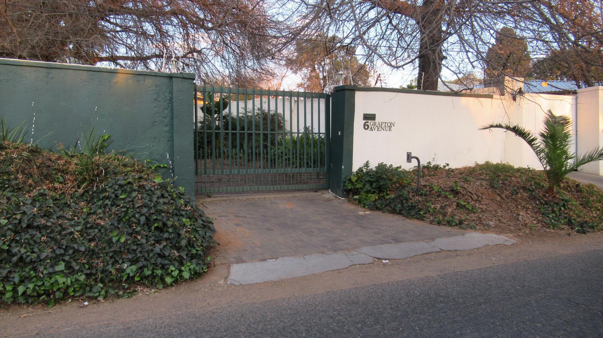 Front View of property in Craighall Park