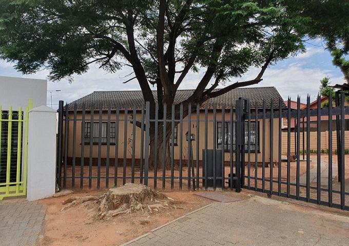 FNB SIE Sale In Execution 3 Bedroom House for Sale in Riverlea - JHB - MR378381