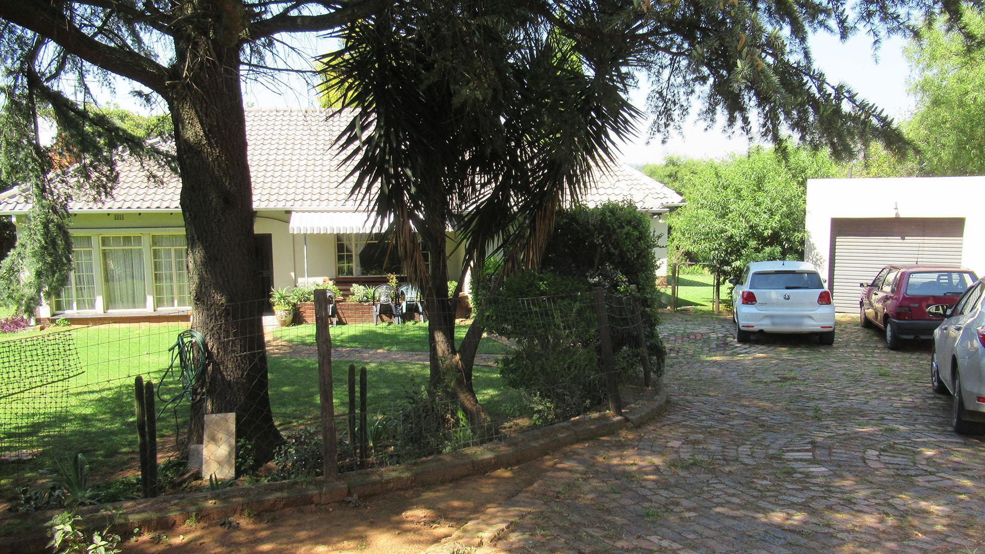 Front View of property in Rembrandt Park