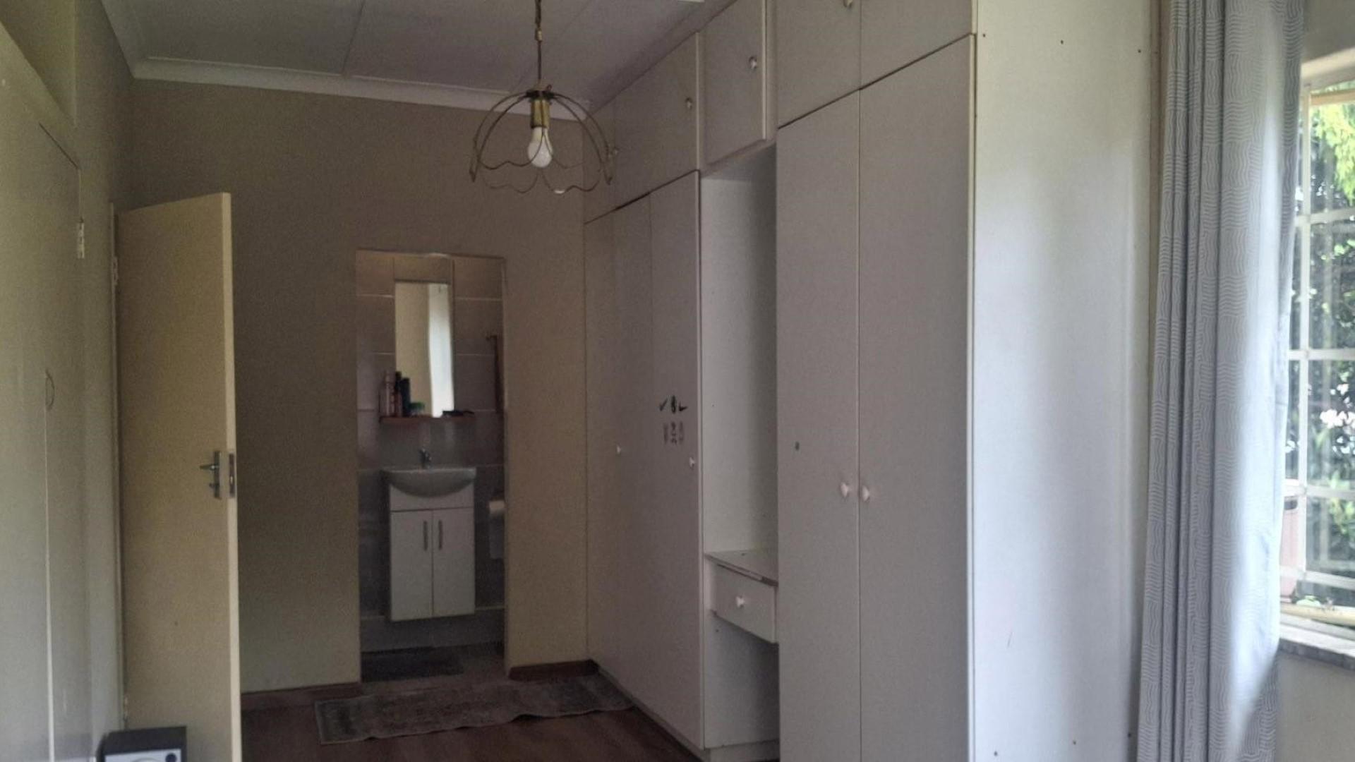 Main Bedroom - 29 square meters of property in Rembrandt Park