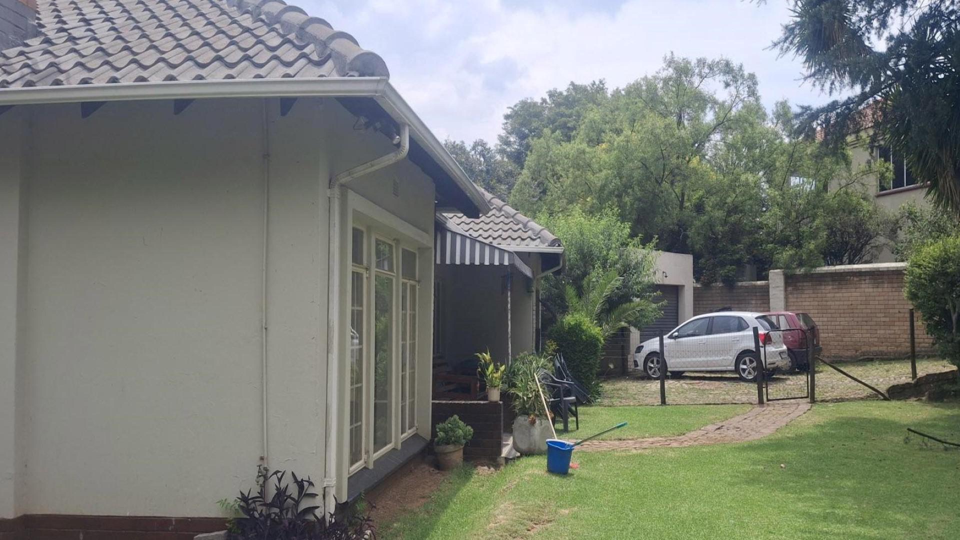 Front View of property in Rembrandt Park