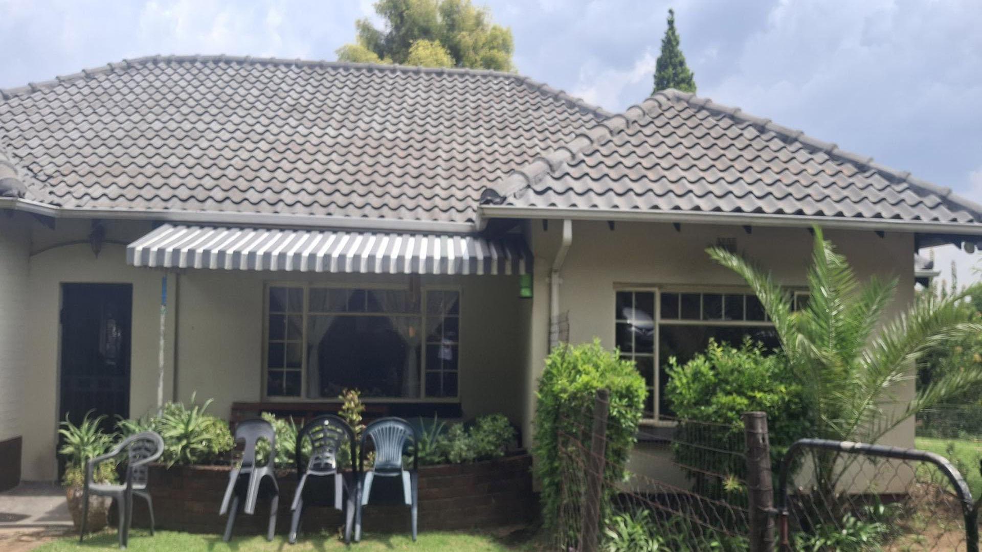 Front View of property in Rembrandt Park