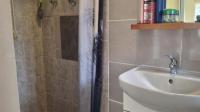 Main Bathroom - 4 square meters of property in Rembrandt Park