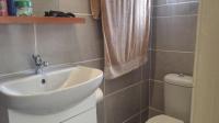 Main Bathroom - 4 square meters of property in Rembrandt Park