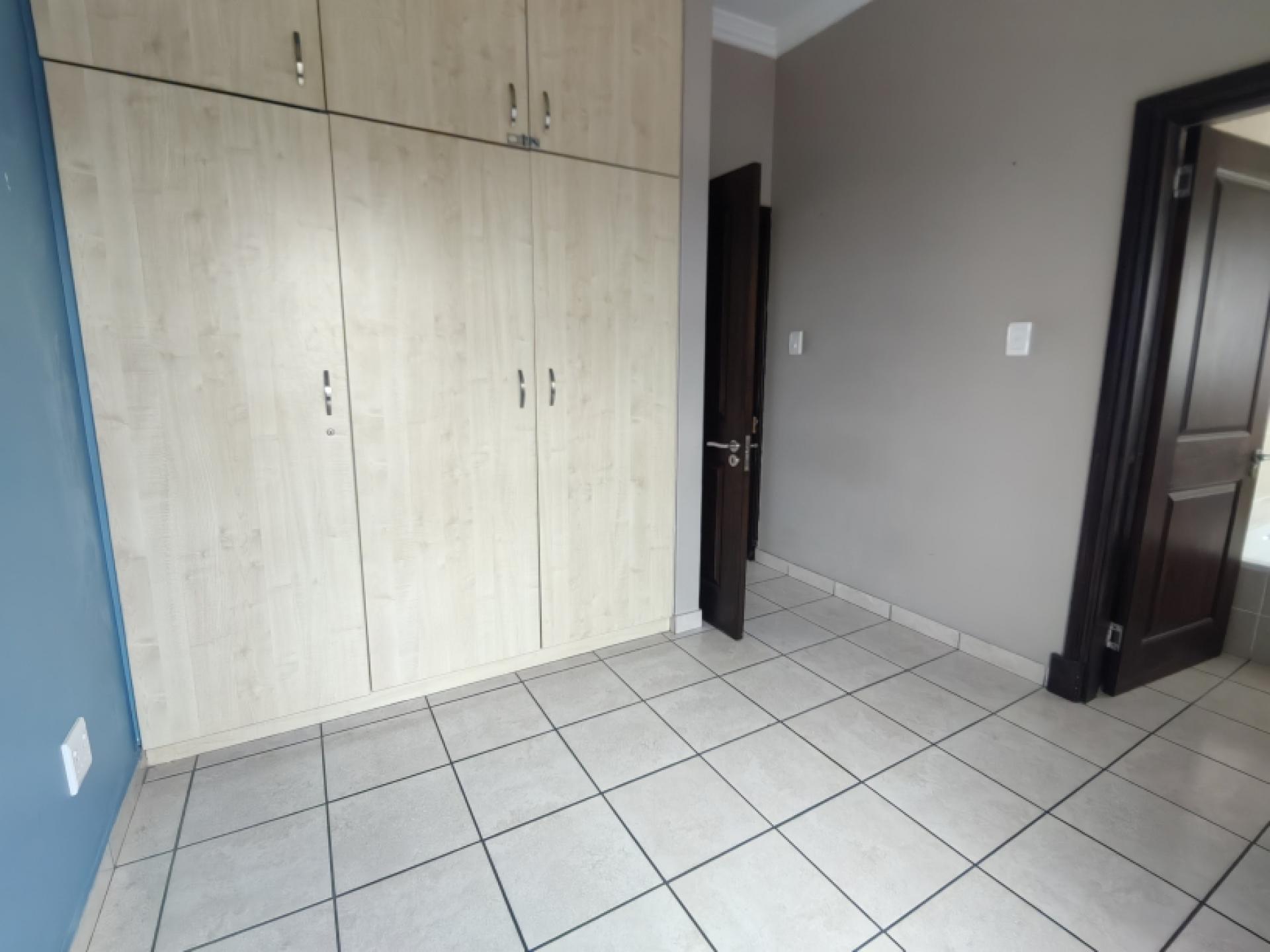 Main Bedroom of property in Uvongo